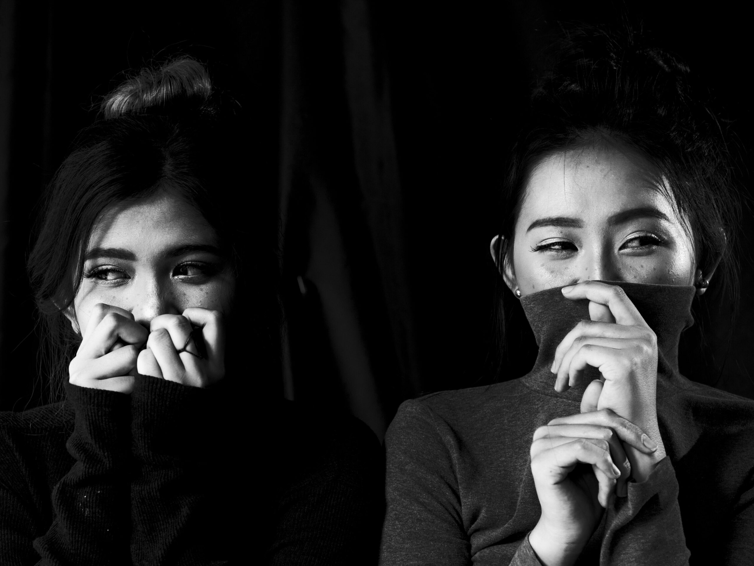 Two women exchanging suspicious and judgmental looks, illustrating jealousy and emotional tension in toxic friendship