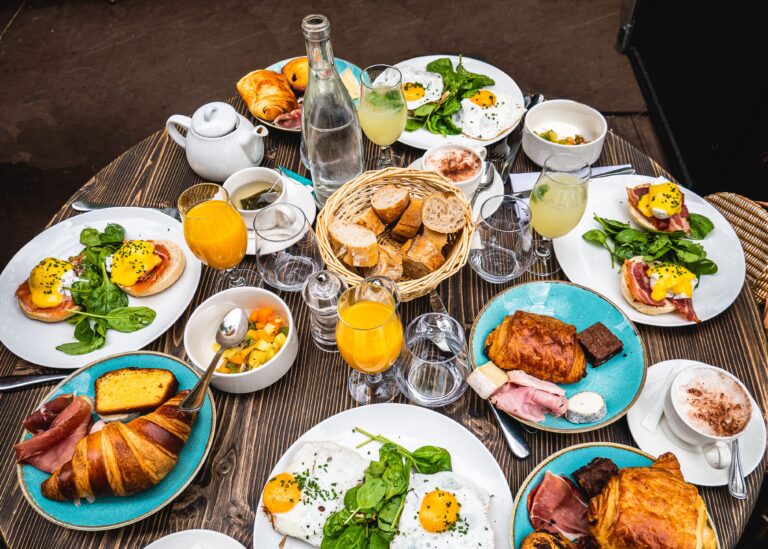 Affordable brunch in Dubai with breakfast dishes, pastries and drinks