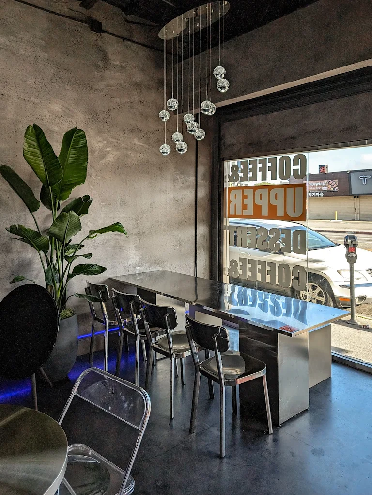 Cafe Upper in Koreatown Los Angeles with seating for remote work