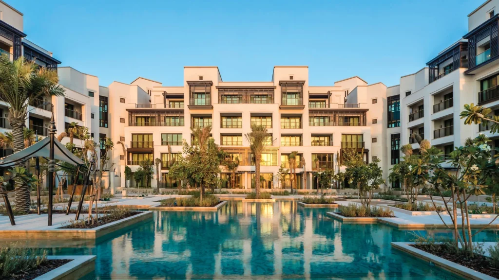 Jumeirah Al Naseem resort and swimming pool in Dubai