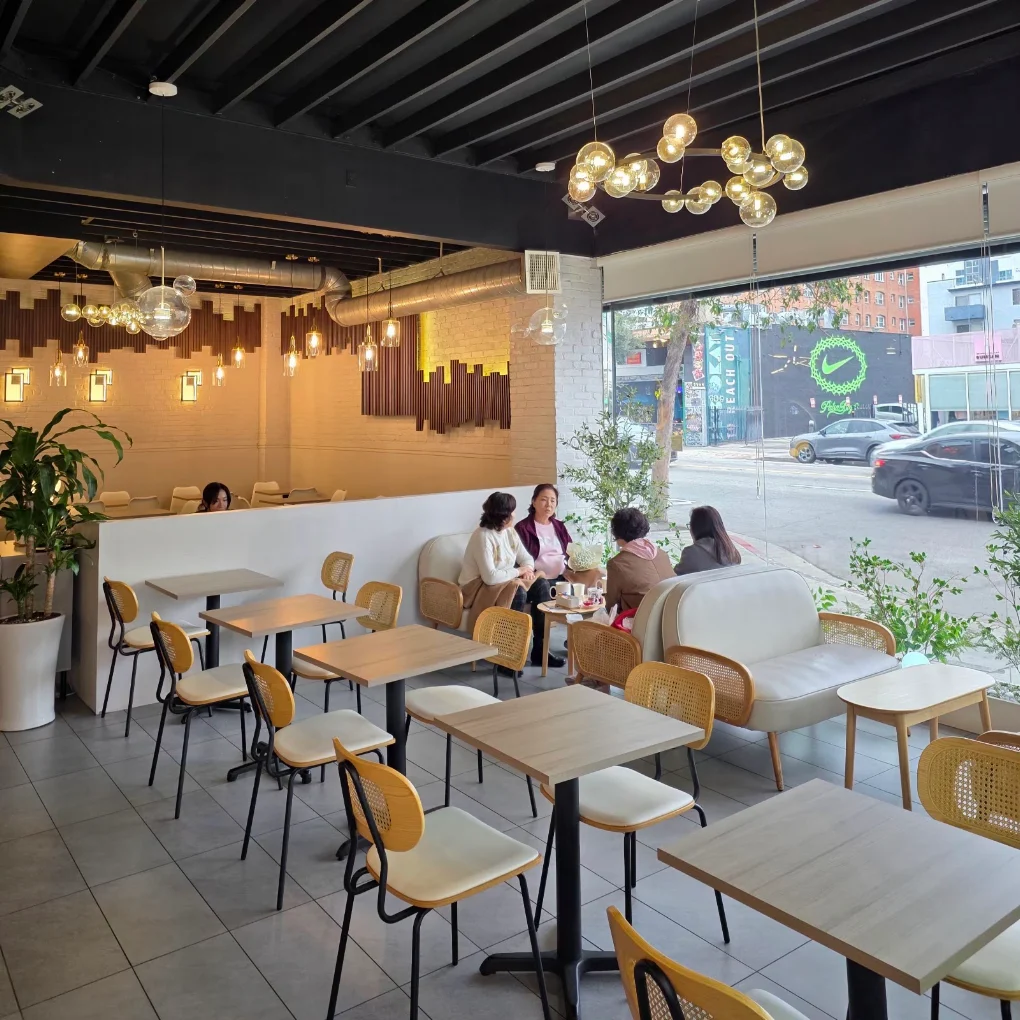 SYNT Coffee in Koreatown Los Angeles with seating for remote work