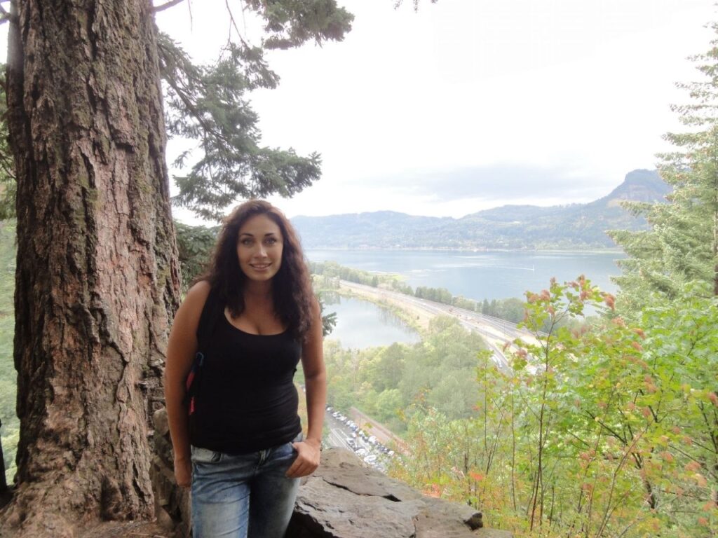 View of the Columbia River Gorge from the Multnomah Falls trail