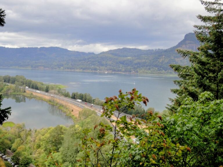 Columbia River Gorge view from the Multnomah Falls hike to the top